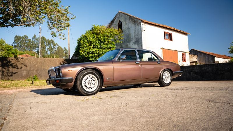 ジャガー XJ6 Sovereign 1994 Jaguar XJ6 4.0 Sovereign (XJ40) For Sale By Auction